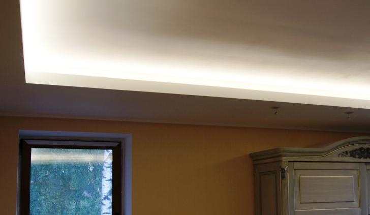 Подсветка потолка из гипсокартона в спальне светодиодной лентой Arlight