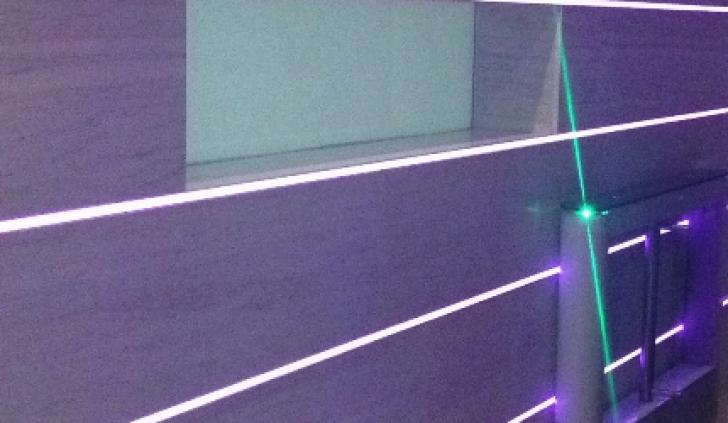 Многоцветная светодиодная подсветка стен