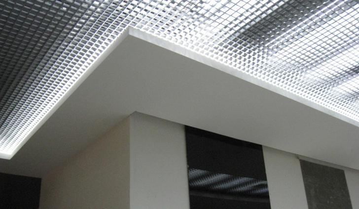 Потолок из гипсокартона со светодиодным освещением