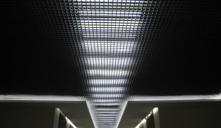 Светодиодное освещение коридора торговой палаты