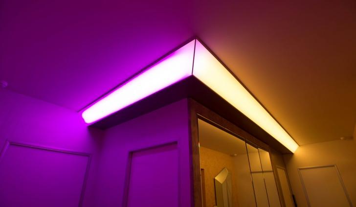 Светодиодная многоцветная подсветка коридора RGB лентой Arlight