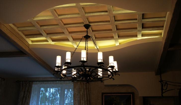 Светодиодная подсветка деревянных балок потолка