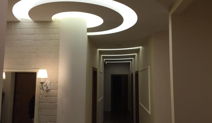 Освещение коридора белой светодиодной лентой Arlight