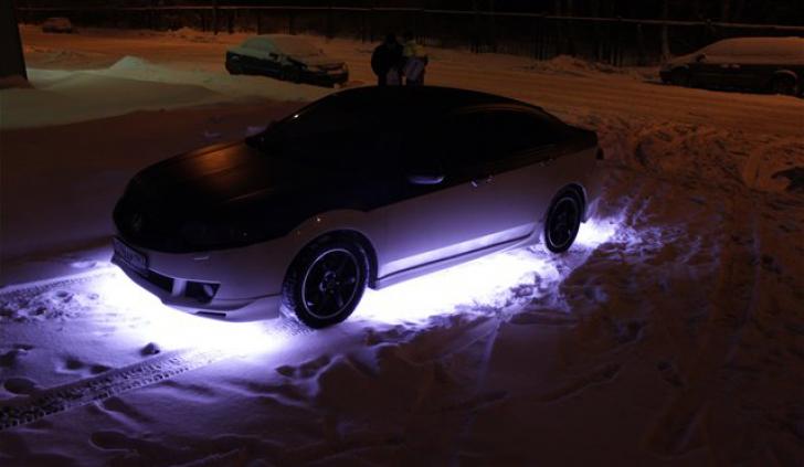 Подсветка днища автомобиля герметичной светодиодной лентой RGB