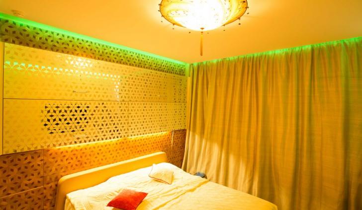 Закарнизная подсветка светодиодной RGB лентой Arlight в спальне